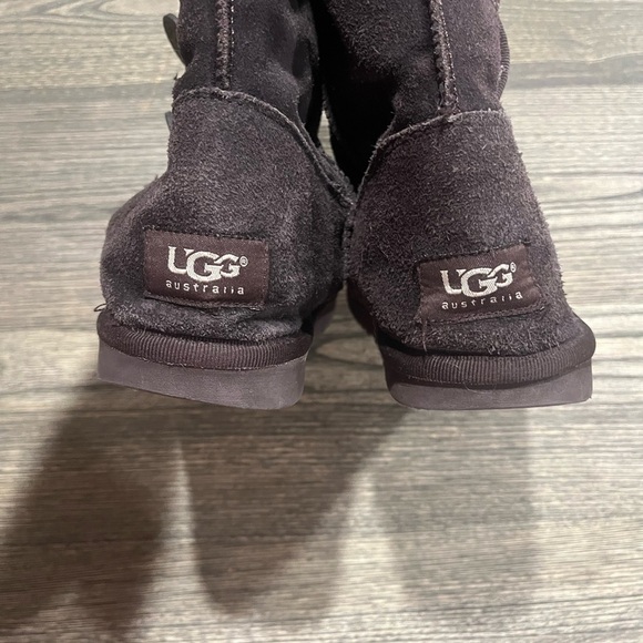 UGG Australia Bailey Button Triplet II Sheepskin Boots Wool Lined Brown Size W8 - Picture 6 of 12